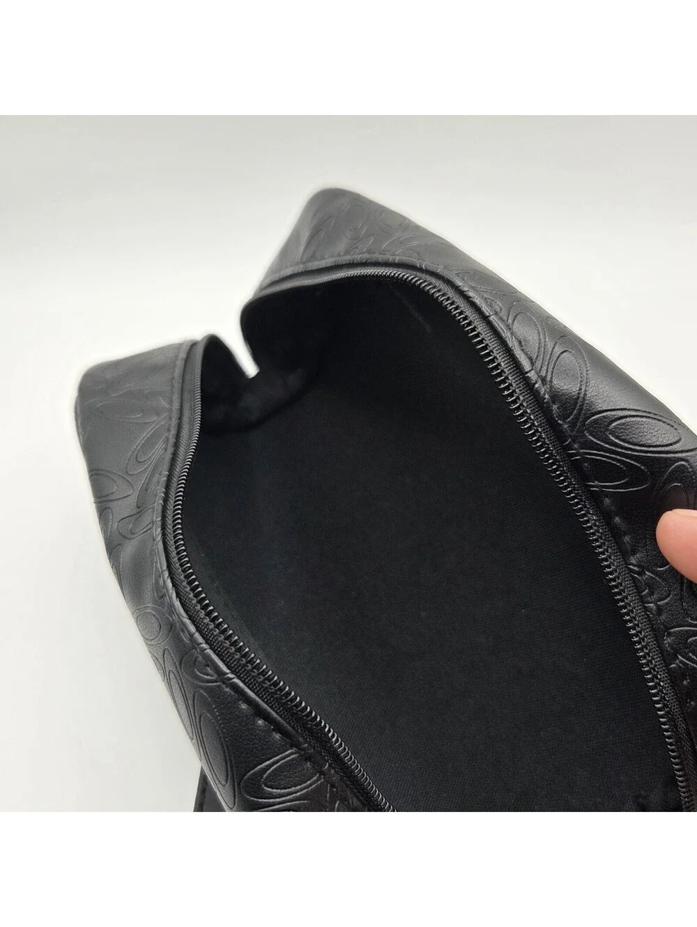 Oakley Clamshell Zip-Up Sunglasses Case Black Y2K
